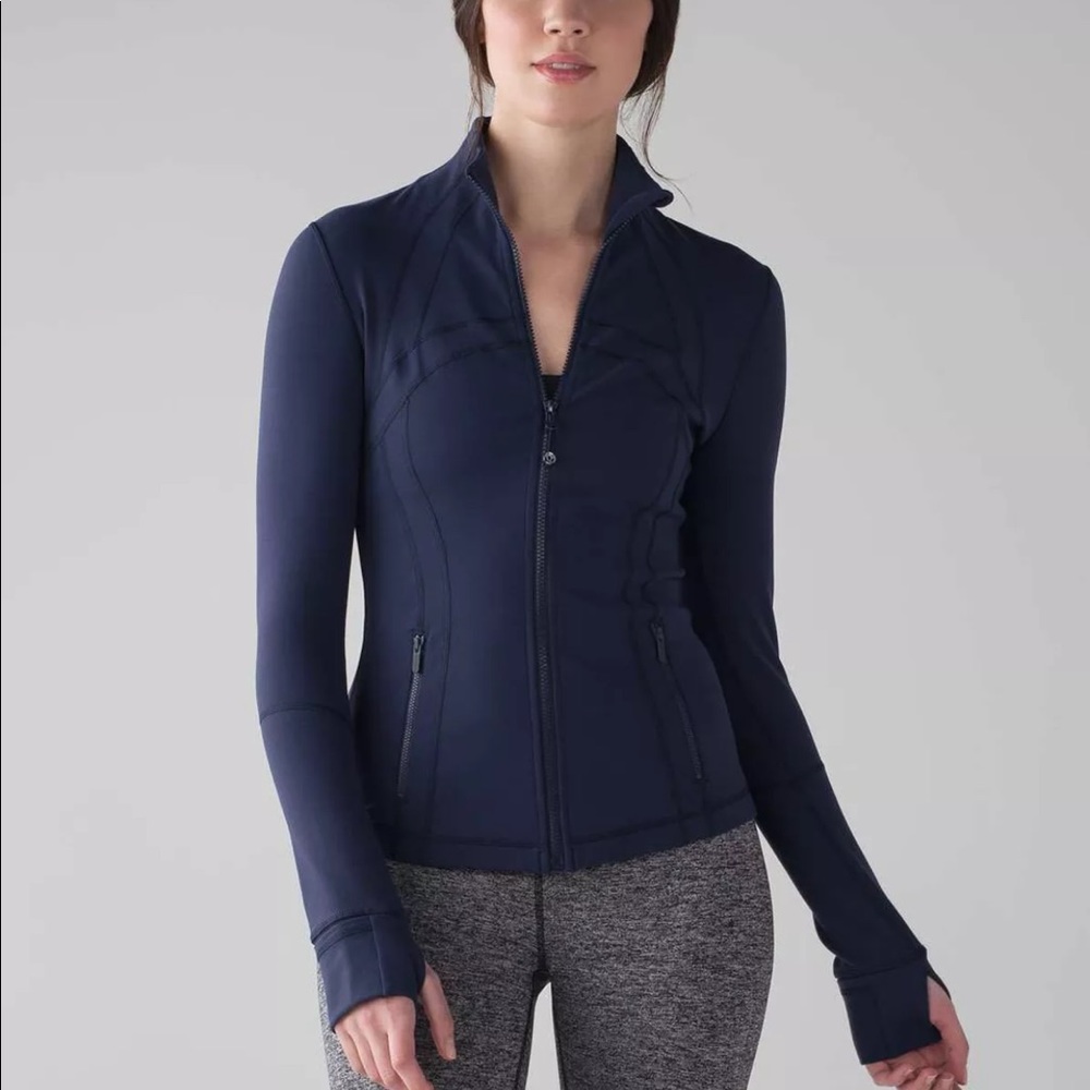 NAVY LULU TOP